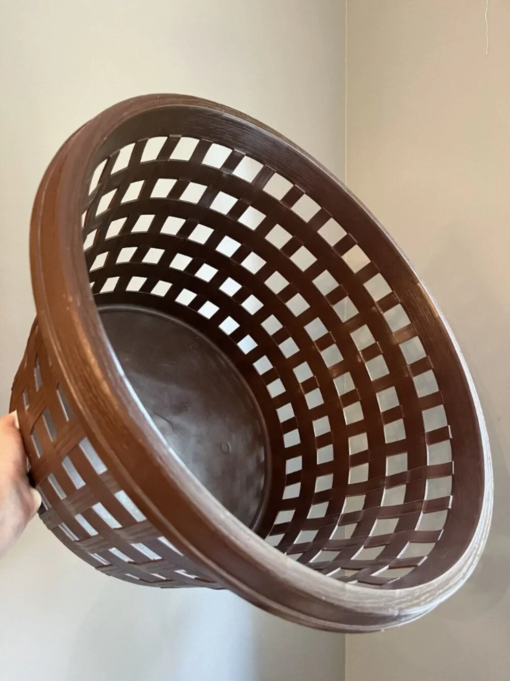 Vintage Rubbermaid Laundry Basket Hamper Brown Woven Weave Round 2966